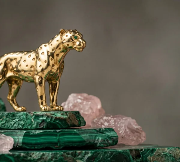 Symbolique de la panthère comme emblème de puissance féminine dans la joaillerie